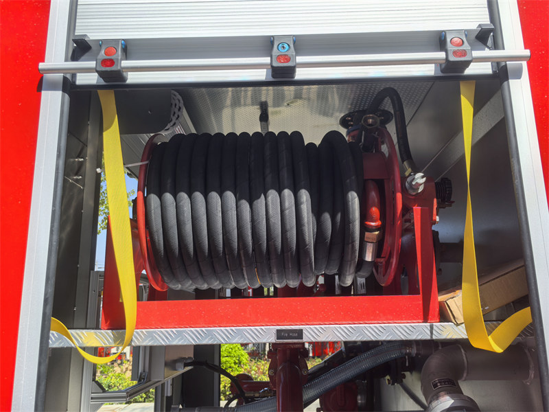 Isuzu GIGA 4X fire engine hose reel