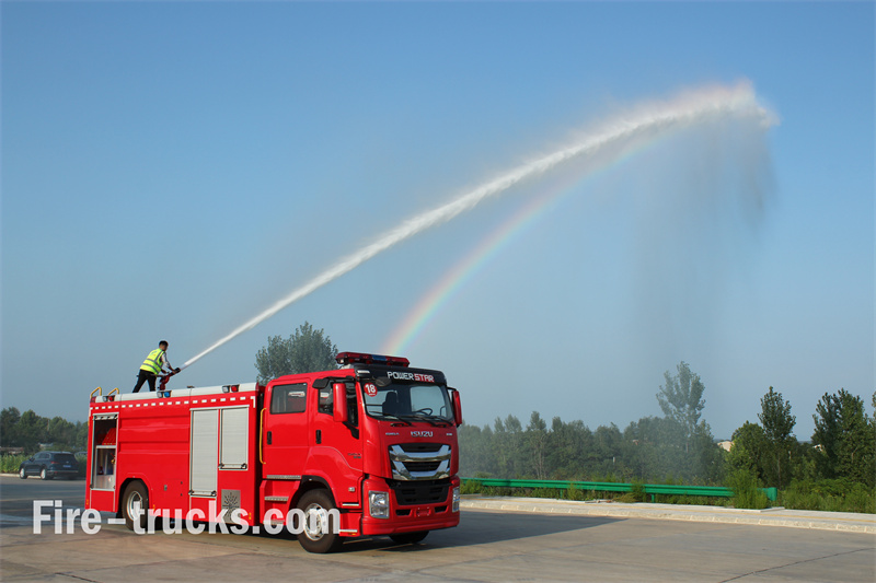 4500L foam water fire rescue truck isuzu