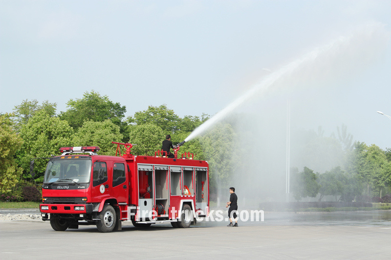Isuzu GIGA 6000L foam fire fighting truck