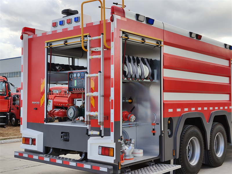 Senegal Isuzu GIGA 6X4 10000L foam water fire truck