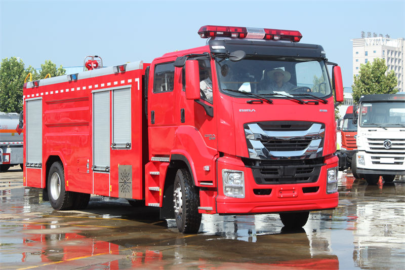 isuzu 5000 liters water fire tender
