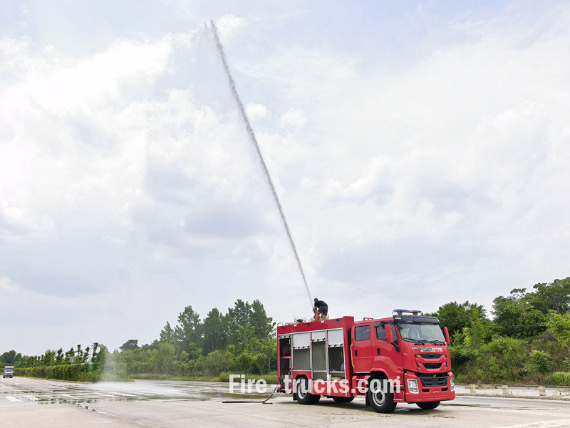 Isuzu fire fighting truck Isuzu fire fighting truck