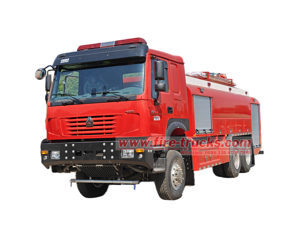 Truk pemadam kebakaran tangki air bermesin HOWO 6X6 400HP