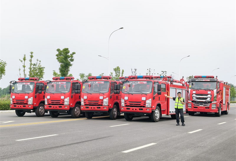 Batch Pertama 4 Truk Pemadam Kebakaran Busa ISUZU NPR Siap Melayani Dinas Pemadam Kebakaran Lagos